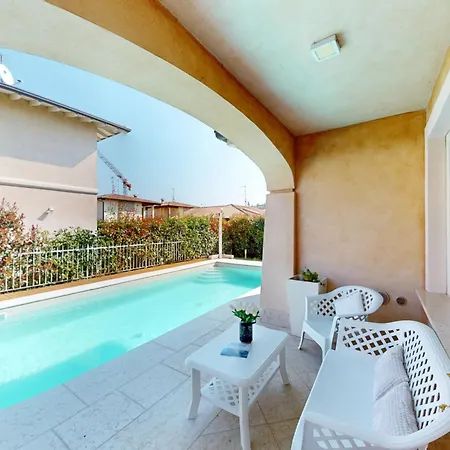 Villa Dolcevita Piscina Privata By Bookinggardalake Manerba del Garda